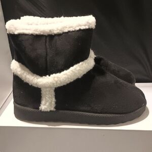 💯🔥OLIVIA MILLER Women's Joyce Cold Weather Boot Black SIZE: 10🔥🔥NEW WITH T